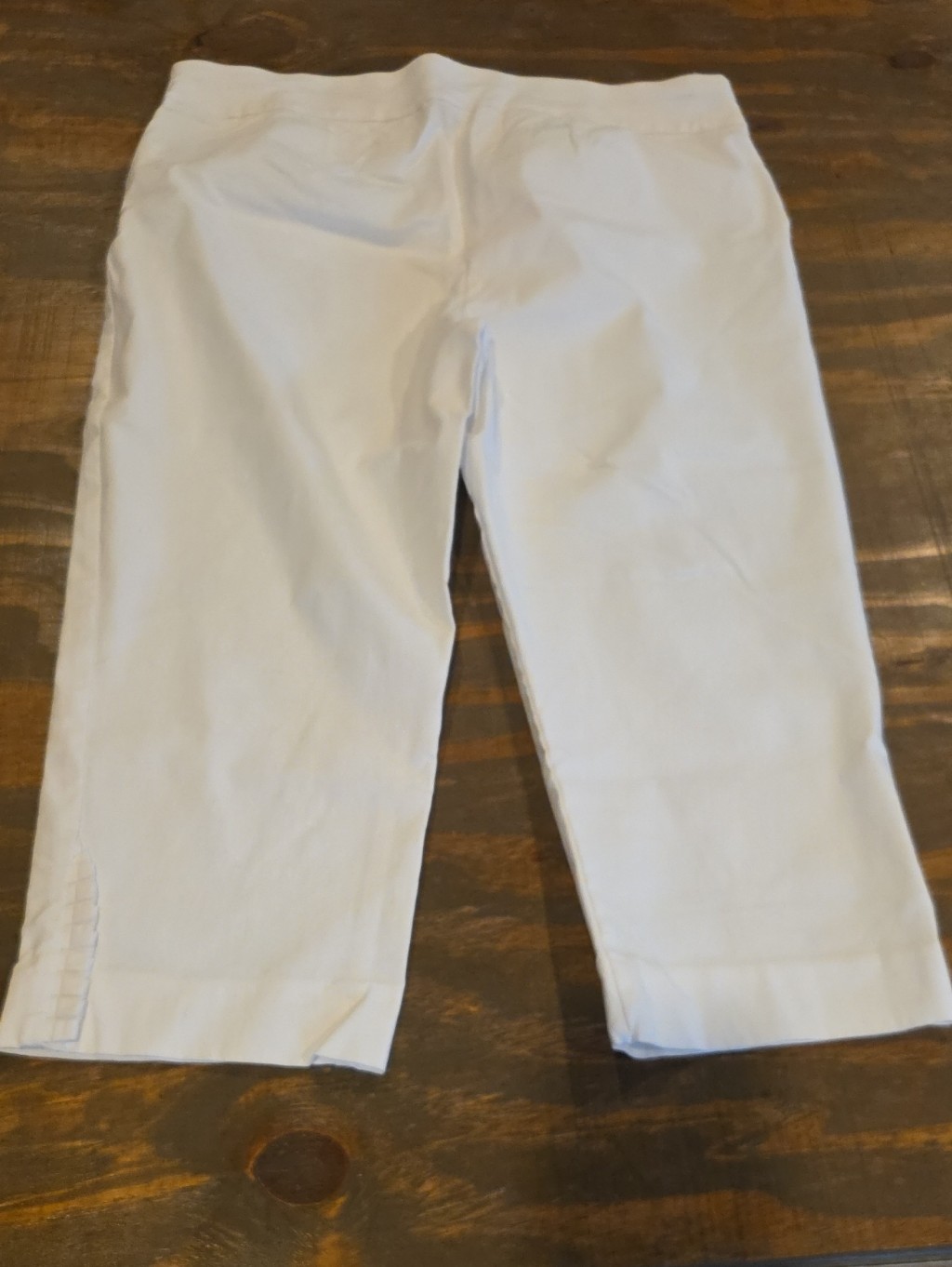 Chicos White Capri Pants With Cuffed Hem